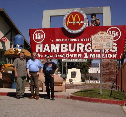 Sonderanfertigung Ihres persönlichen Pappaufstellers